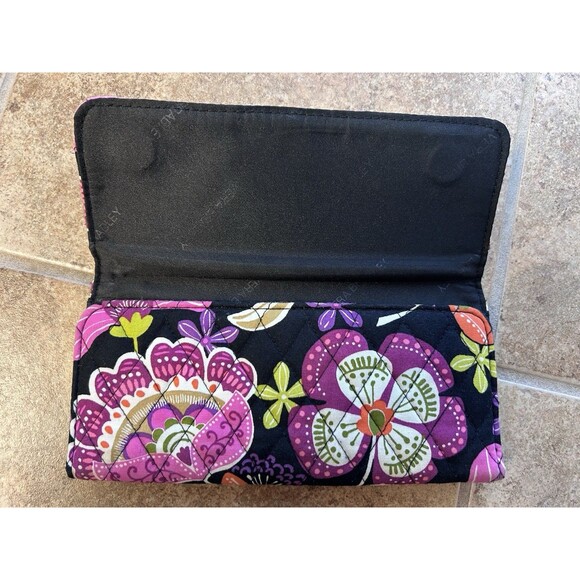 Vera Bradley Tri Fold Magnetic Wallet 9” - Picture 4 of 6
